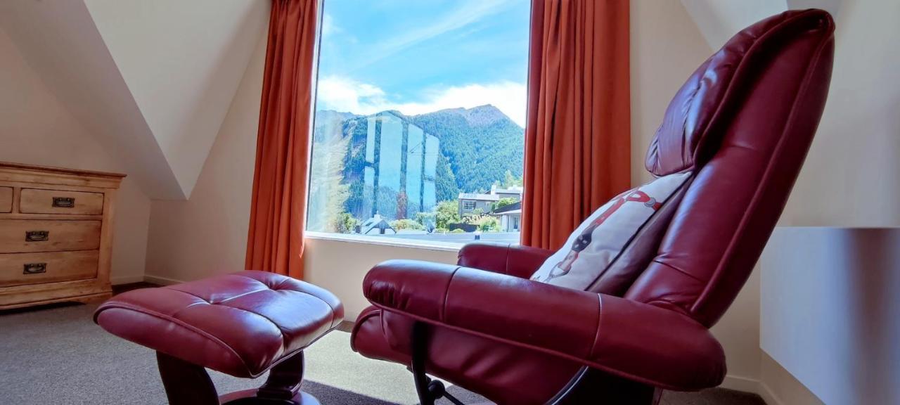 Spacious Home With Awesome Lake Views Квінстаун Екстер'єр фото