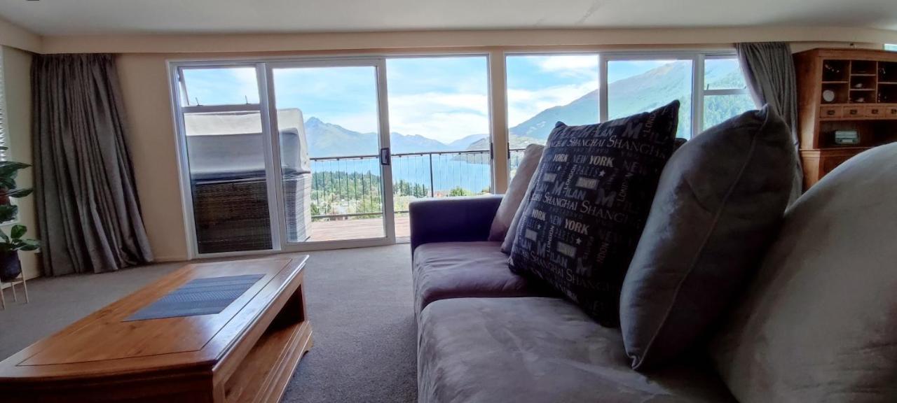Spacious Home With Awesome Lake Views Квінстаун Екстер'єр фото