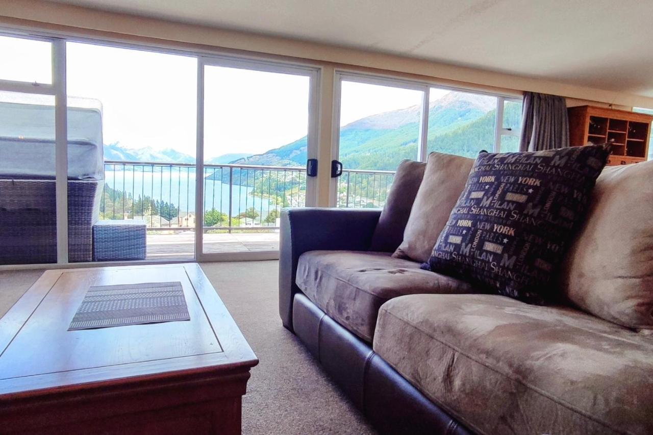 Spacious Home With Awesome Lake Views Квінстаун Екстер'єр фото