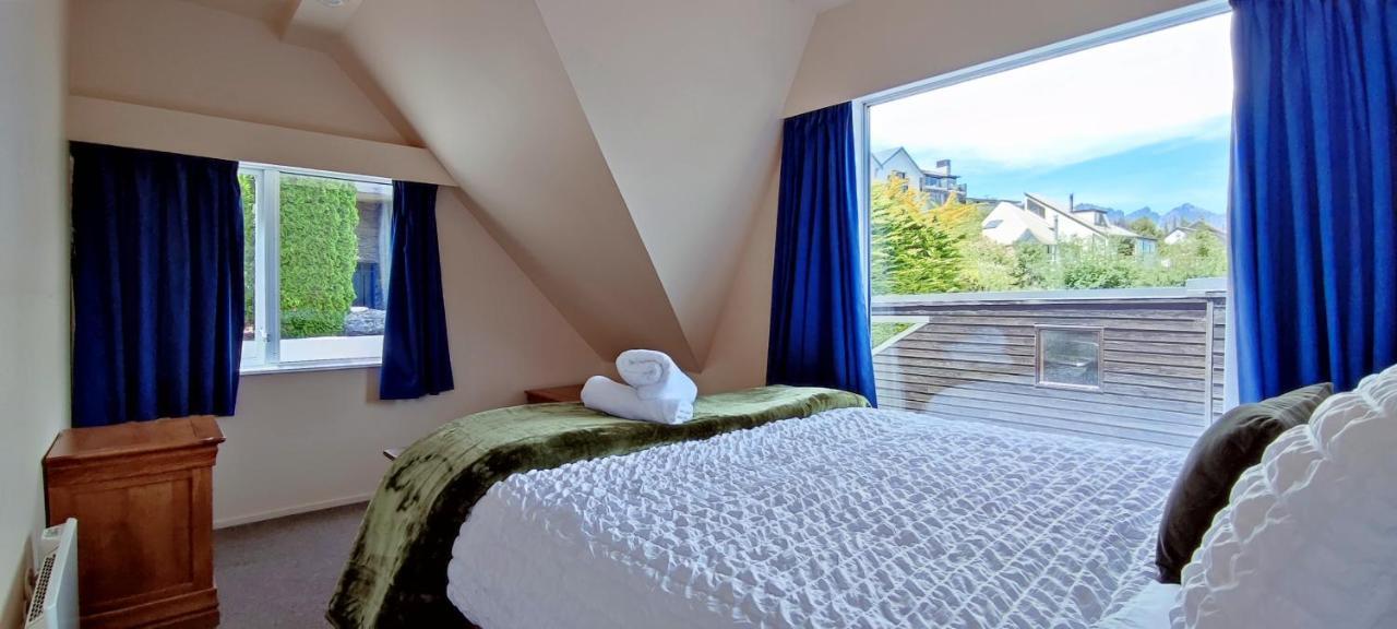 Spacious Home With Awesome Lake Views Квінстаун Екстер'єр фото