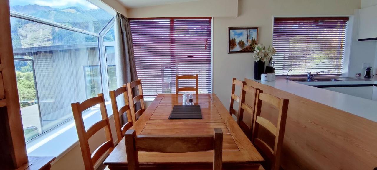 Spacious Home With Awesome Lake Views Квінстаун Екстер'єр фото