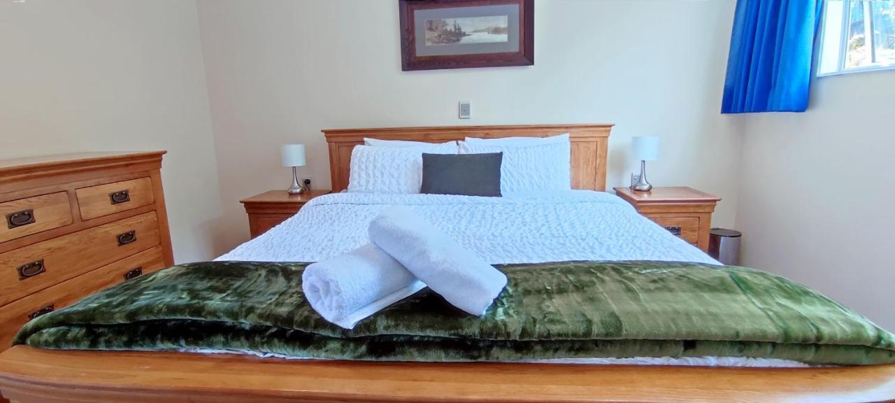 Spacious Home With Awesome Lake Views Квінстаун Екстер'єр фото